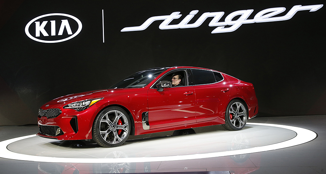 Kia Stinger - самая мощная модель в истории корейской марки. Ее топовый вариант оснащен 3,3-литровым битурбо мотором V6, выдающим 365 сил