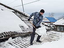 Популярная зимняя услуга подорожала: сколько теперь стоит очистка крыши