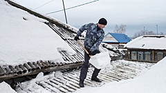 Популярная зимняя услуга подорожала: сколько теперь стоит очистка крыши