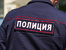 Доставили в участок: пьяный мужчина стрелял по бутылке во дворе дома в Ростове