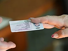 В России начали выдавать новые права