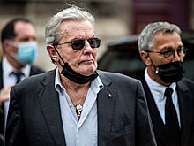 Ален Делон присоединился к иску детей против собственной спутницы