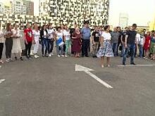 На Ходынском бульваре около 100 человек исполнили песню Виктора Цоя «Звезда по имени Солнце»