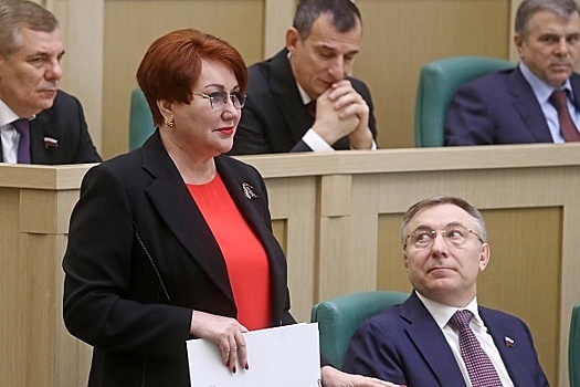 В Совфеде разошлись в оценке причин роста кредитного рейтинга российских компаний