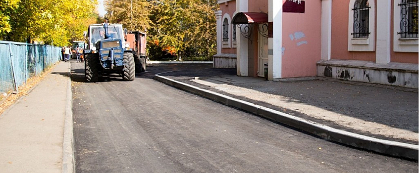 В Устиновском районе Ижевска заканчивают ремонт дороги у ЗАГСа