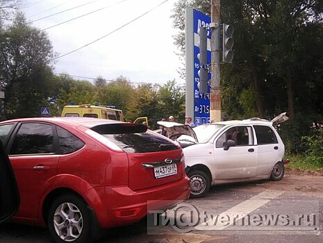 В Твери Volkswagen Tiguan устроил тройное ДТП с тремя пострадавшими