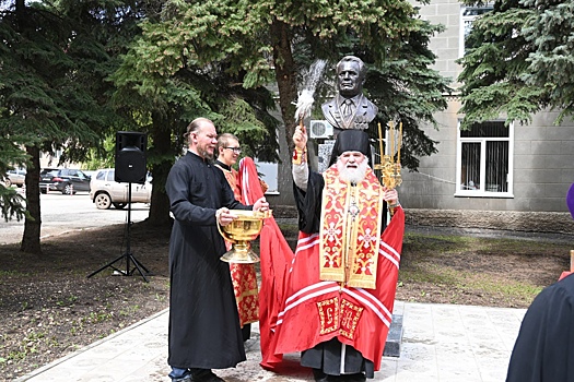 В Бугуруслане открыли бюст государственному деятелю Николаю Сизинцеву