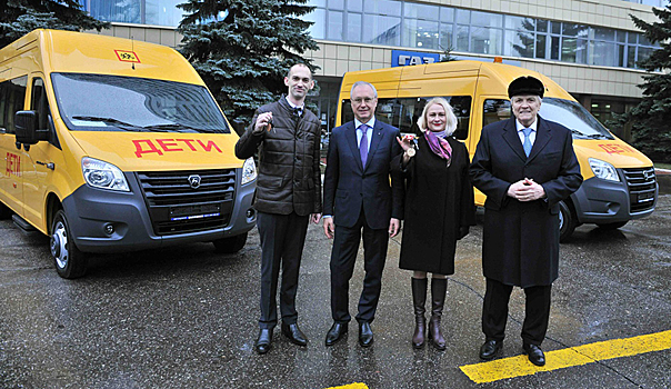 «Группа ГАЗ» вручила пассажирские «ГАЗели NEXT» подшефным учебным заведениям