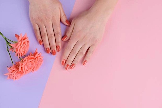 5 цветов ногтей, которые омолаживают руки и будут в тренде в 2023 году