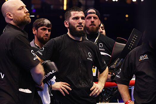 Бетербиев впервые с 2017 года утратил титулы чемпиона мира