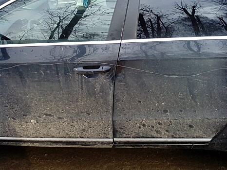 В Твери неизвестный хулиган повредил 6 автомобилей