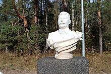 В России бюст Сталина установили на месте захоронения жертв Большого террора