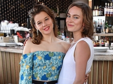 Чувственность и красота: Тарасова и Шпица в нежных образах снялись для легендарного косметического бренда