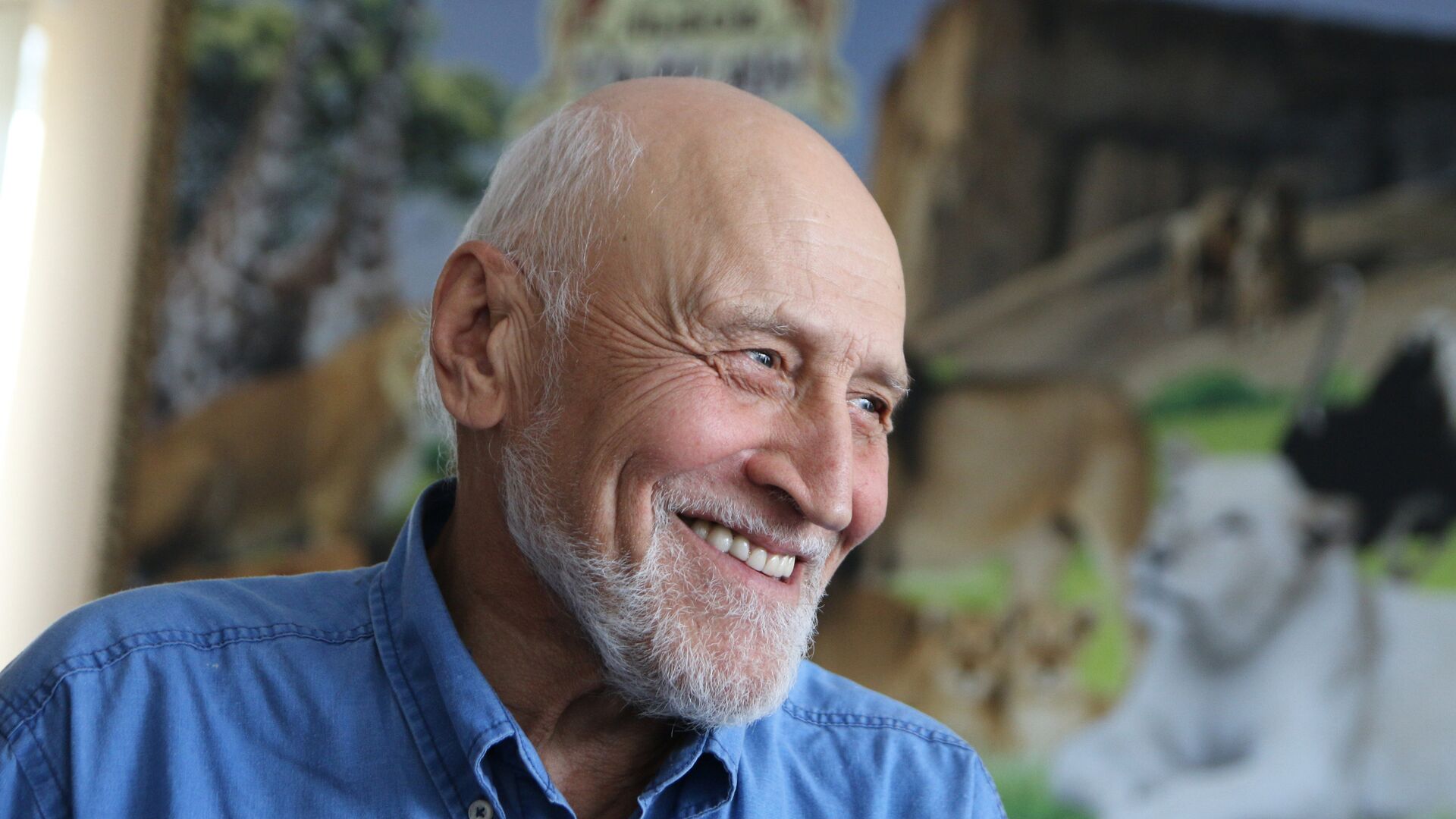 Дроздов рассказал, как спасался от разъяренного бегемота