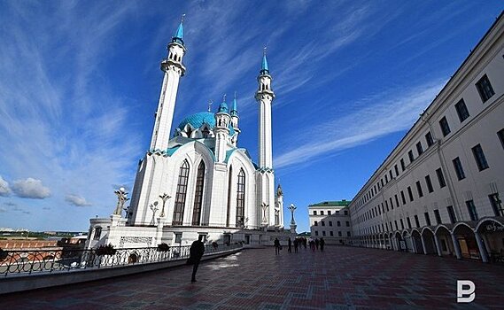 Соцсети отреагировали на танец возле казанской мечети Кул-Шариф