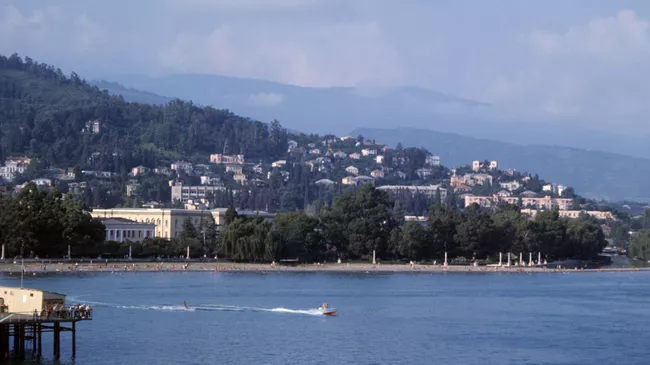 В части Сухума восстановили электроснабжение