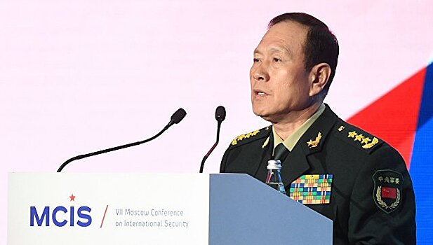 Армия Китая не станет ввязываться в гонку вооружений, заявили в Минобороны