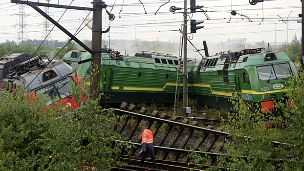 Два поезда столкнулись в Петербурге