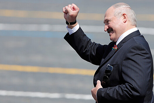 Бойцы ОМОНа удостоили Лукашенко высшего знака отличия