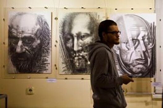 В Сургуте проходит выставка картин петербургских художников