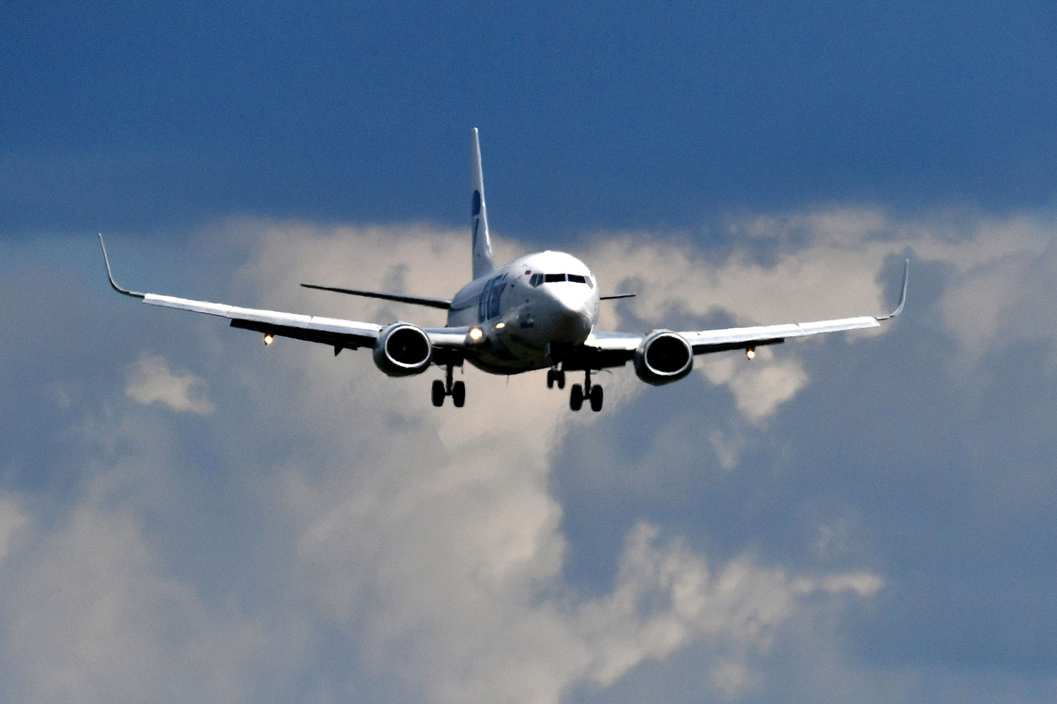 Reuters: в США у самолета Boeing 737 на взлете оторвался капот двигателя