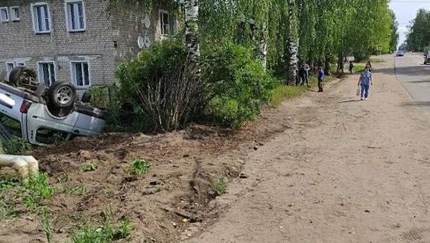 В Юрье водитель «Нивы» вылетел с дороги и сбил женщину