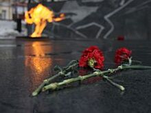На площади Восстания возложили цветы в честь Дня Победы