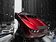 Родстер Tesla приближается к Марсу