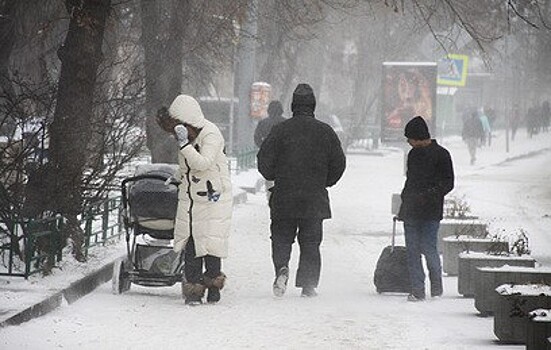 Застывшие аттракционы и массовые ДТП: в России снежный апокалипсис