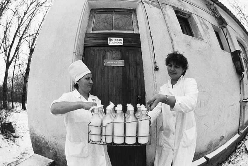 Детское питание, доставленное в качестве гуманитарной помощи из-за рубежа в одну из больниц Ленинградской области, Россия, 1 января 1992 года