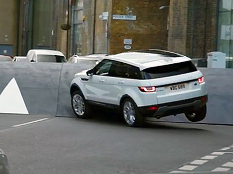 Видео: Range Rover Evoque против самого большого в мире лежачего полицейского