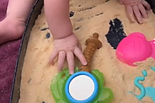 Женщина изобрела съедобный песок для детей