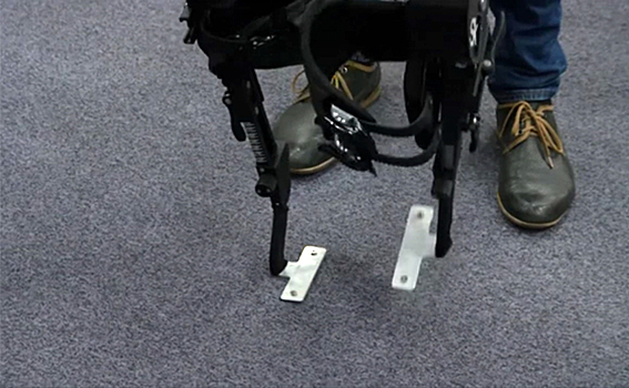Экзоскелет для ходьбы людей с парализованными ногами появился в медтехнопарке