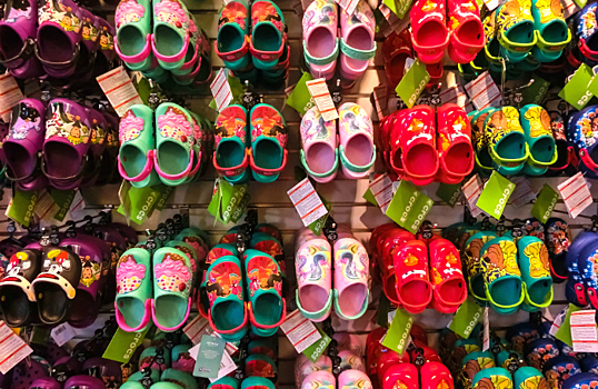 Цветные «кроксы» успешнее биткоинов