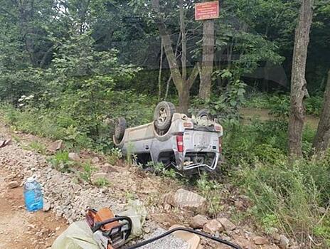 На острове Русском перевернулся автомобиль