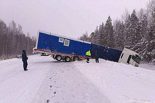 В Тюменской области в ДТП два человека погибли, еще двое пострадали