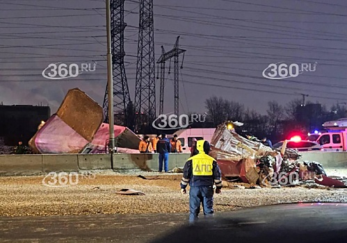 Водитель фуры погиб в ДТП на западе Москвы
