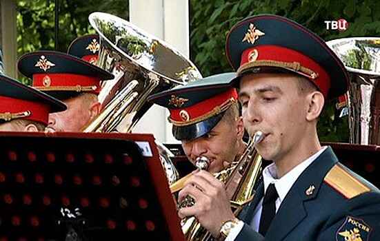 Оркестр Военного университета Минобороны выступил в "Сокольниках"