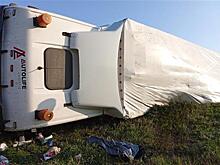 Три человека пострадали при столкновении фуры и "Газель" на трассе М-5 в Самарской области