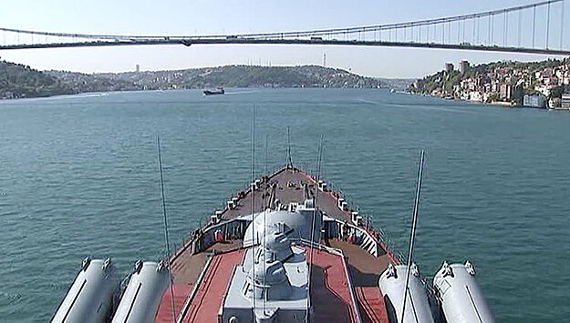 Два матроса с крейсера "Москва" прыгнули за борт у берегов Греции