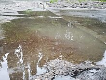 Жители Саратова раскритиковали уложенный три недели назад тротуар на Беговой