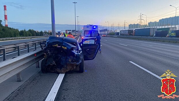 Пассажир немецкой иномарки погиб в столкновении на КАД