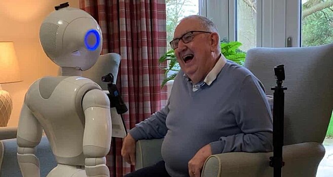 Ученые планируют поселить роботов в дома престарелых