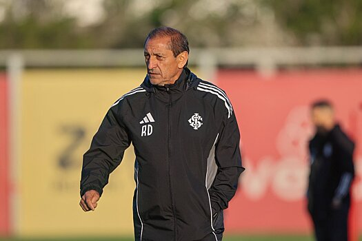 «Фемицид начинается со слов. Если быть девочкой, значит быть хуже, то женщин можно насиловать, убивать. В нормальном мире тренера «Интернасьонала» уволили бы». Журналистка про «футбол для мужиков»