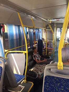 До Железногорска курсирует автобус с кожаным диваном