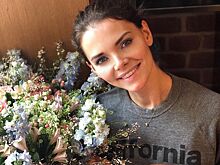 Старший сын Елизаветы Боярской вместе с папой собрал новогодние игрушки из конструктора