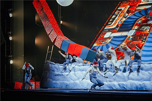 «Волшебник из Великого Устюга» премьера мультимедийного театрально-циркового новогоднего спектакля  при участии артистов театра «Антигравитация».