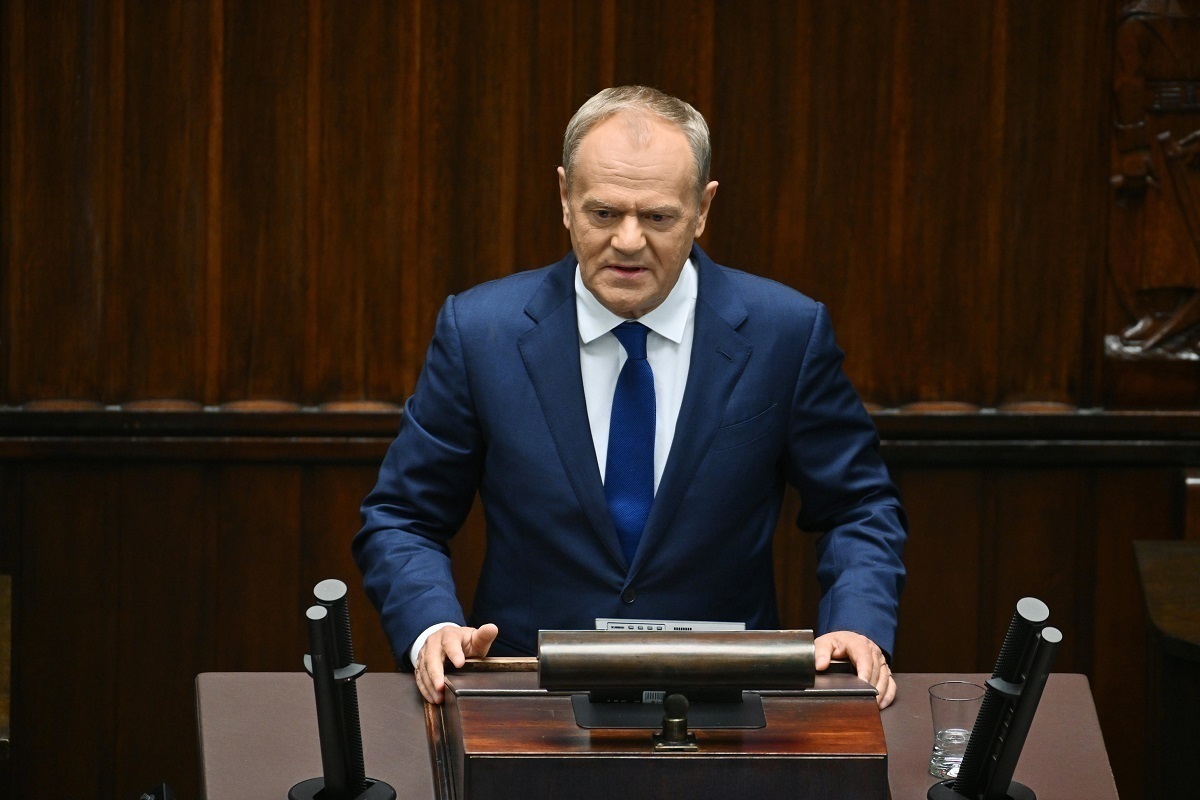Туск заявил, что не намерен работать над новой конституцией Польши с Навроцким