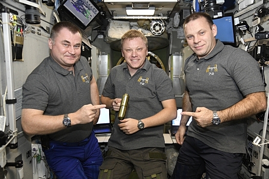 Российские космонавты передали послание детям, чьи мечты отправили на МКС