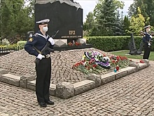 На Серафимовском кладбище Петербурга почтили память экипажа «Курска»